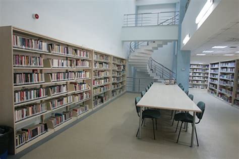 yakınlarda kütüphane